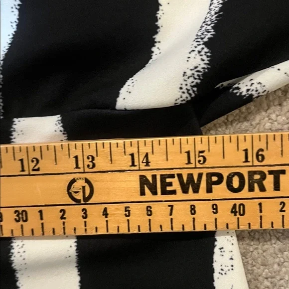 ASOS black and white long sleeve open-back mini dress Size 8 - Picture 7 of 9